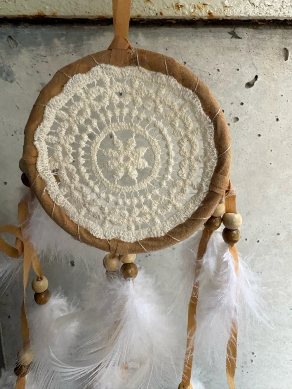 Boho Crochet Dreamcatcher with White Feathers new with tags ardene - Picture 3 of 4